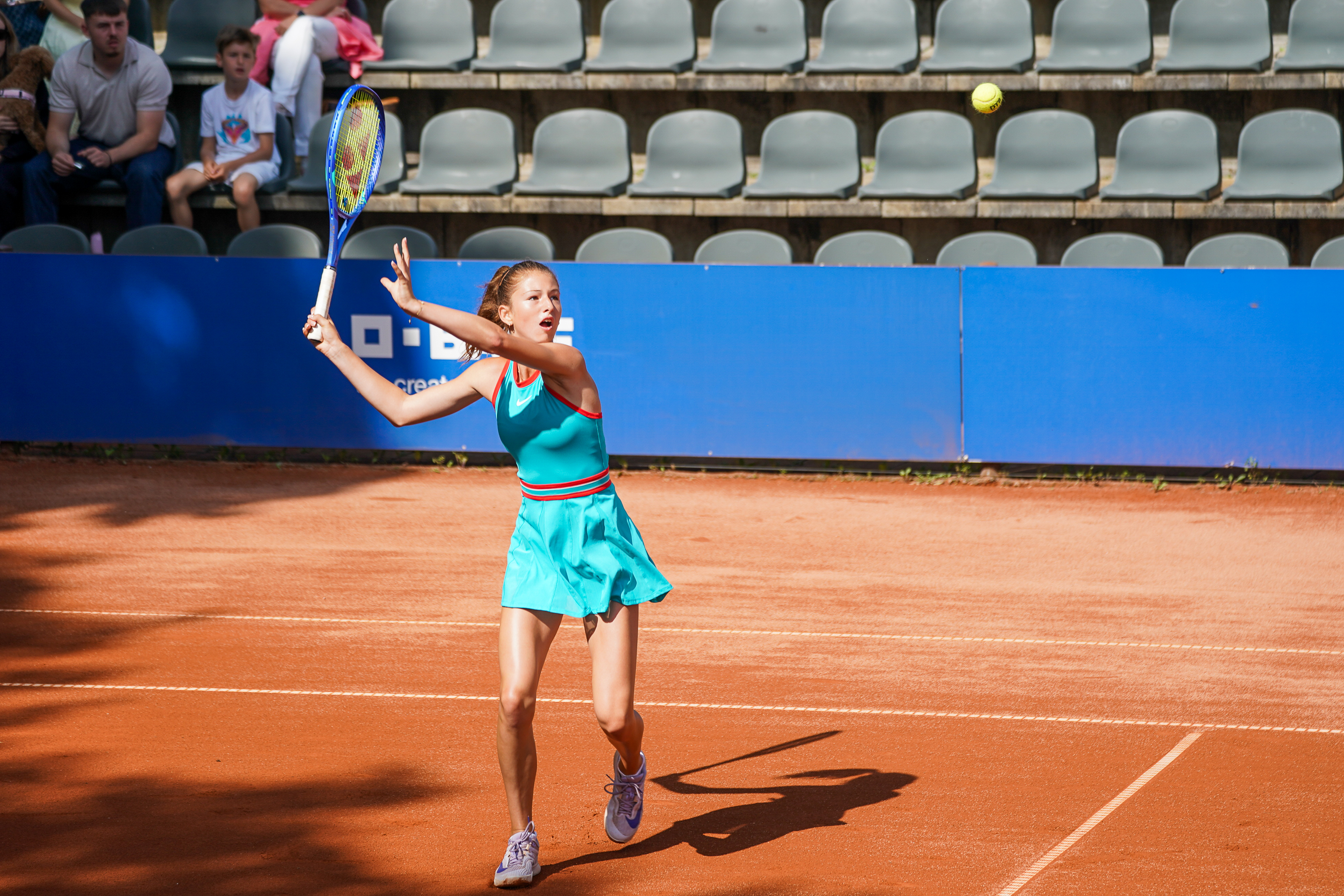 Lilly Marie Greinert holt zur Vorhand aus
