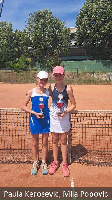 Paula Krerosevic (links) gewann das Endspiel der U12-Konkurrenz gegen Mila Popovic. Foto: Tennis-Region Harz-Heide