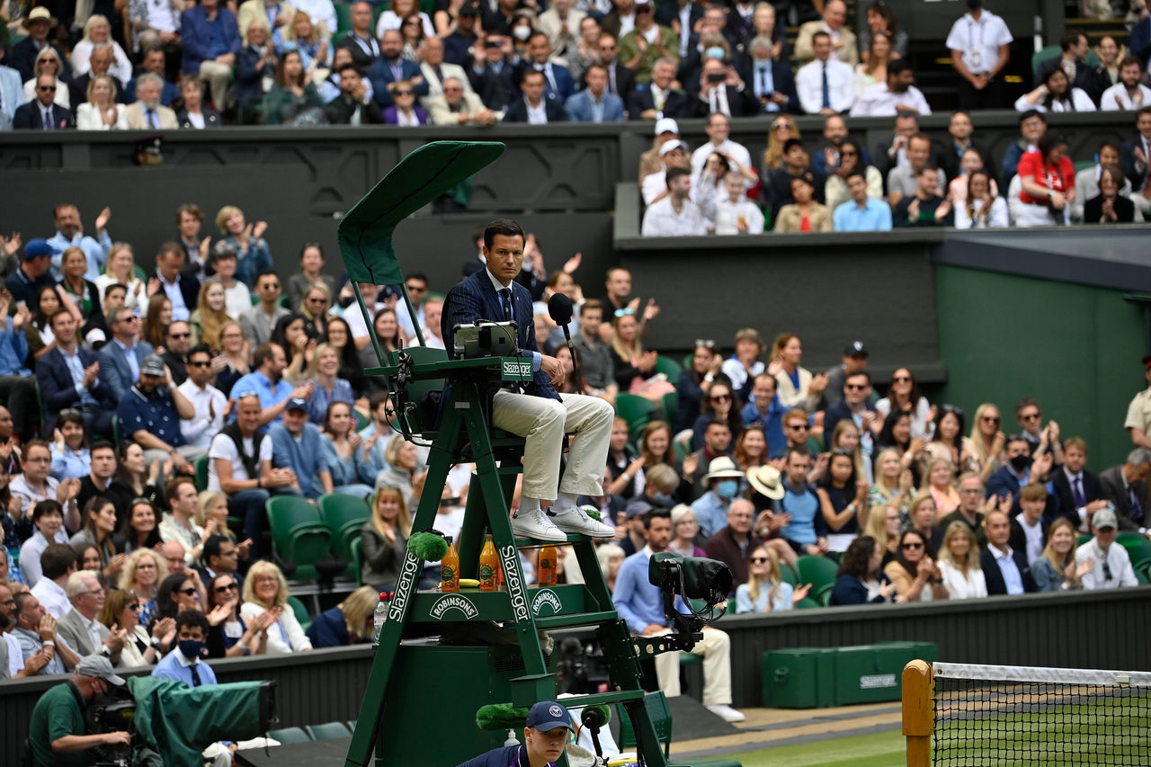 2021 Wimbledon Championship Chair Umpire Nico Helwerth , Germany *** 2021 Wimbledon Championship Chair Umpire Nico Helwerth , Germany 