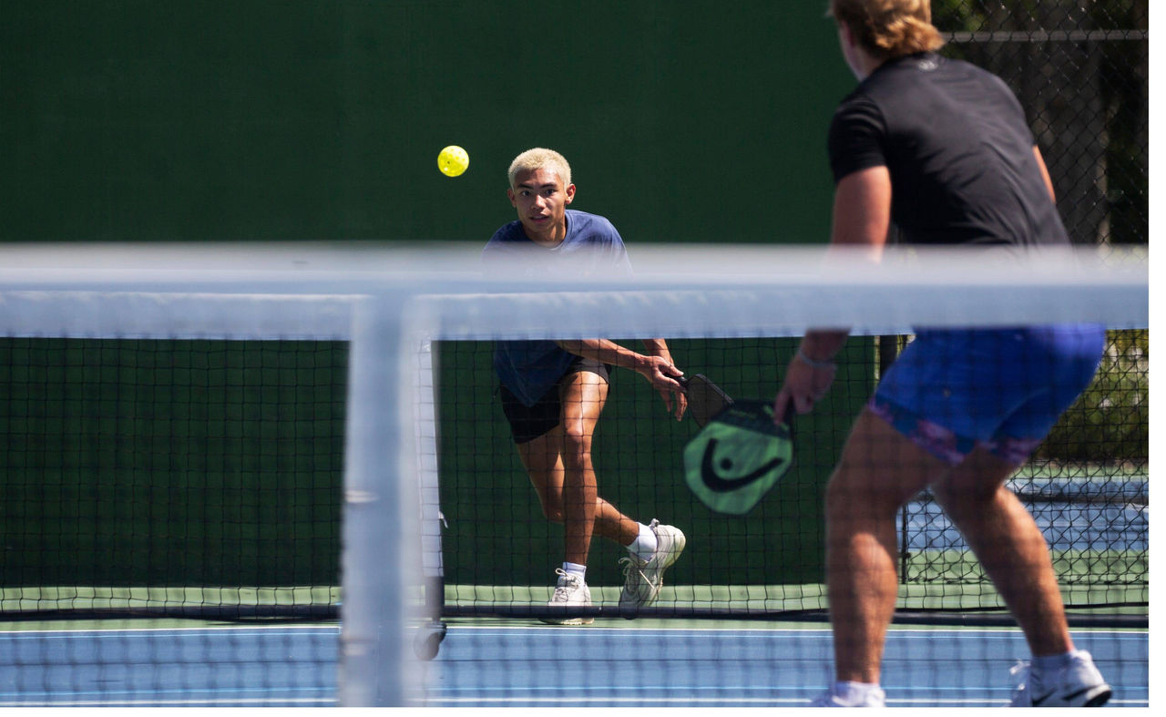 Syndication: The News-Press Bryce Miller returns a pickleball shot during a game with friends and Bishop Verot classmates in Fort Myers on Friday, June 21, 2024. Fort Myers , EDITORIAL USE ONLY PUBLICATIONxINxGERxSUIxAUTxONLY Copyright: xAndrewxWest/ThexNews-Press/PartxofxthexUSAxTodayxNetworkx USATSI_23593922