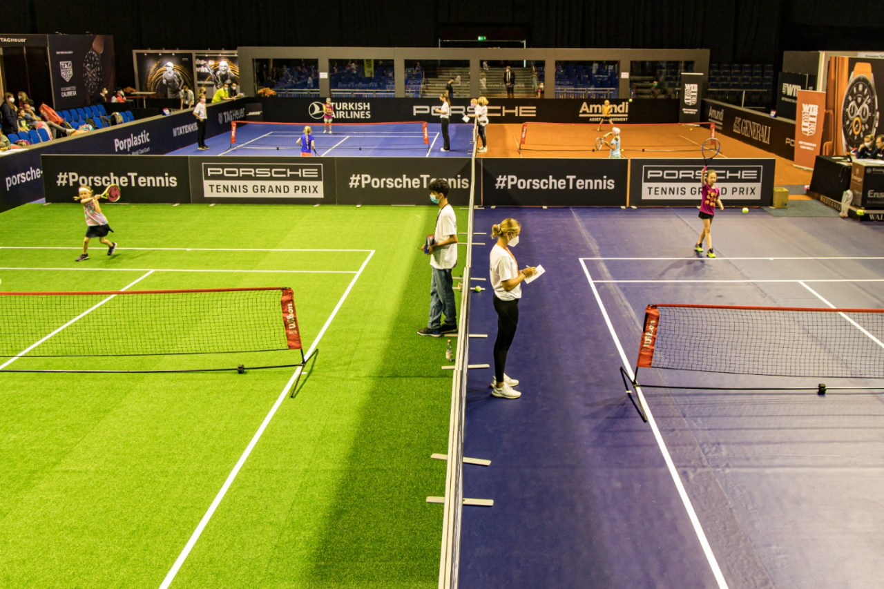 Porsche Mini Tennis Grand Prix mit vier verschiedenen Belägen
