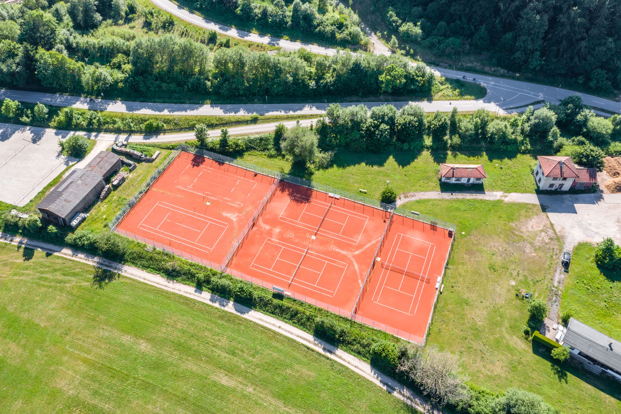 Luftbild, Tennisplätze Tennisvereinigung Grün-Weiß, Hetterscheidt, Heiligenhaus, Ruhrgebiet, Nordrhein-Westfalen, Deutschland ACHTUNGxMINDESTHONORARx60xEURO *** Aerial view, tennis courts tennis association green white, Hetterscheidt, Heiligenhaus, Ruhr area, North Rhine Westphalia, Germany ATTENTIONxMINESTHONORARx60xEURO 