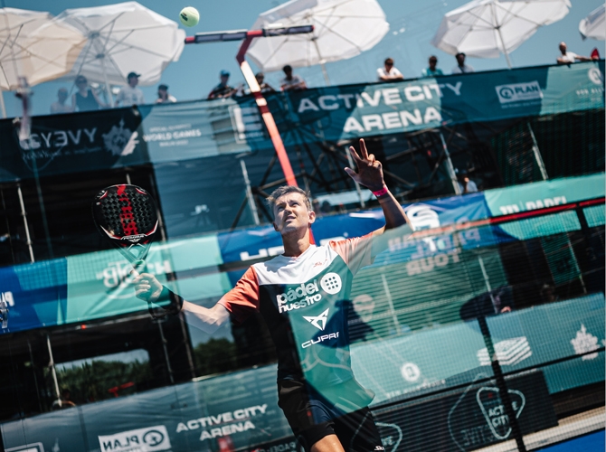 Padelspieler Lindmeyer in der Active City Arena.