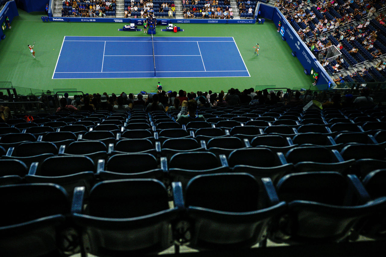  Mandatory Credit: Photo by Javier Garcia/Shutterstock 13352652en Empty seats in Louis Armstrong Stadium for Emma Raducanu and Alize Cornet during their first round match US Open Championships 2022, Day Two, USTA National Tennis Center, Flushing Meadows, New York, USA - 30 Aug 2022 EDITORIAL USE ONLY No use with unauthorised audio, video, data, fixture lists, club/league logos or live services. Online in-match use limited to 120 images, no video emulation. No use in betting, games or single club/league/player publications. US Open Championships 2022, Day Two, USTA National Tennis Center, Flushing Meadows, New York, USA - 30 Aug 2022 EDITORIAL USE ONLY No use with unauthorised audio, video, data, fixture lists, club/league logos or live services. Online in-match use limited to 120 images, no video emulation. No use in betting, games or single club/league/player publications. PUBLICATIONxINxGERxSUIxAUTXHUNxGRExMLTxCYPxROMxBULxUAExKSAxONLY Copyright: xJavierxGarcia/Shutterstockx 13352652en
