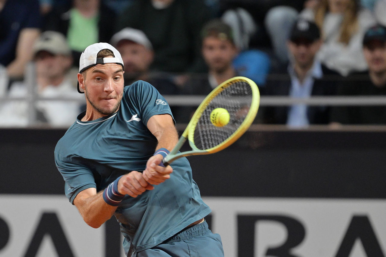 Jan-Lennard Struff GERduring her match against Stefanos Tsitsipas GRE at the Italian Open tennis tournament in Rome, Thursday, May 11, 2024.Alfredo Falcone/LaPresse PUBLICATIONxNOTxINxITAxFRAxCHN Copyright: xAlfredoxFalcone/LaPressex