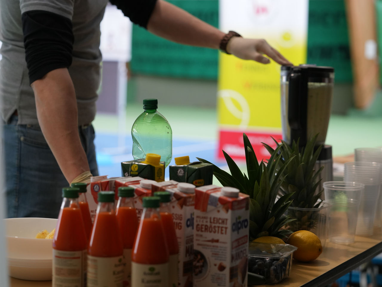 Gesunde Säfte auf dem Tennisplatz