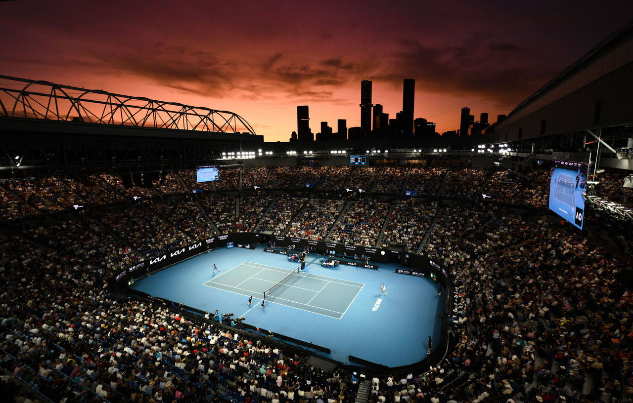 Mandatory Credit: Photo by James Gourley/Shutterstock 13728737gf Novak Djokovic plays Grigor Dimitrov during their third round match Australian Open, Day Six, Tennis, Melbourne Park, Melbourne, Australia - 21 Jan 2023 Australian Open, Day Six, Tennis, Melbourne Park, Melbourne, Australia - 21 Jan 2023 PUBLICATIONxINxGERxSUIxAUTxHUNxGRExMLTxCYPxROUxBULxUAExKSAxONLY Copyright: xJamesxGourley/Shutterstockx 13728737gf