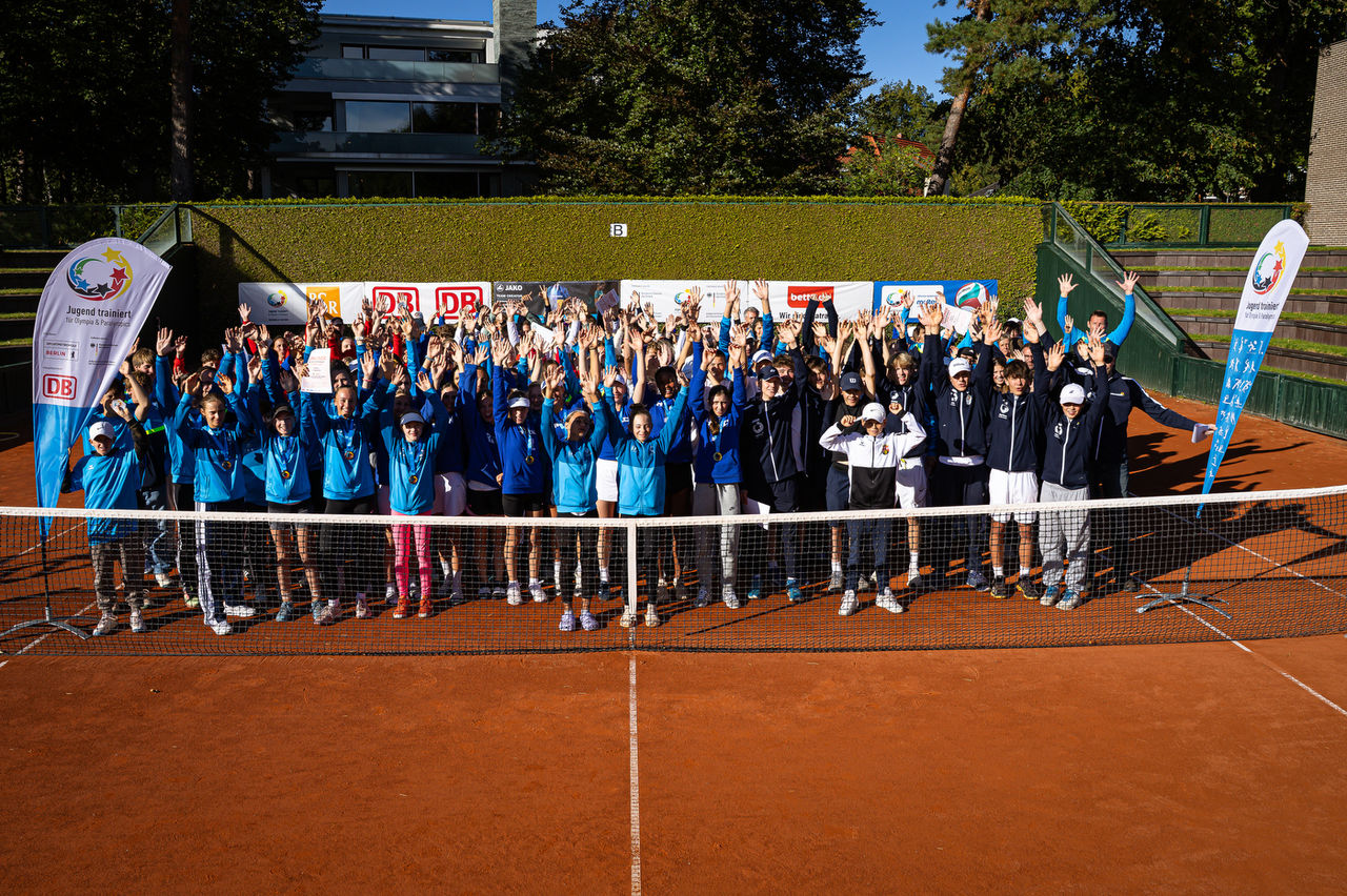 Alle Siegerinnen und Sieger 2025, Jugend trainiert für Olympia - Herbstfinale Tennis 2025, Berlin, TC 1899 Blau-Weiss Berlin e.V., 24.09.2025, Foto: Claudio Gärtner