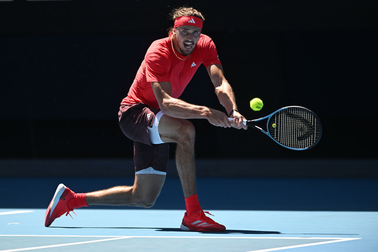 TENNIS AUSTRALIAN OPEN, Alexander Zverev of Germany during his 1/4 final match against Tommy Paul of USA during the 2025 Australian Open at Melbourne Park in Melbourne, Tuesday, January 21, 2025.  ACHTUNG: NUR REDAKTIONELLE NUTZUNG, KEINE ARCHIVIERUNG UND KEINE BUCHNUTZUNG MELBOURNE VICTORIA AUSTRALIA PUBLICATIONxNOTxINxAUSxNZLxPNGxFIJxVANxSOLxTGA Copyright: xLUKASxCOCHx 20250121135874900251