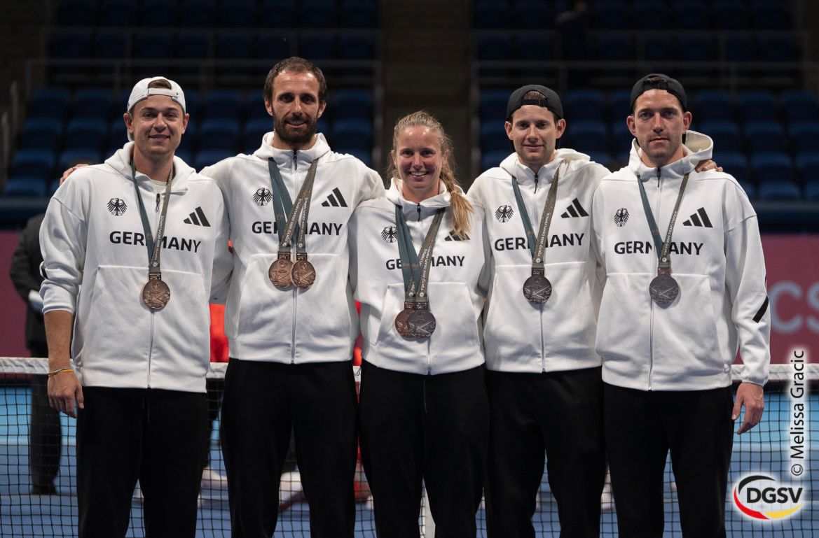 Alle fünf deutschen Deaflympics Teilnehmer:innen in der Tenniskonkurrenz belohnten sich am Ende der Woche mit einer Medaille