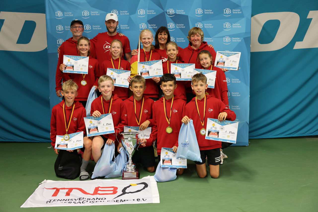 So sehen Sieger:innen aus: Das TNB-Team gewann mit 15 Punkten Vorsprung