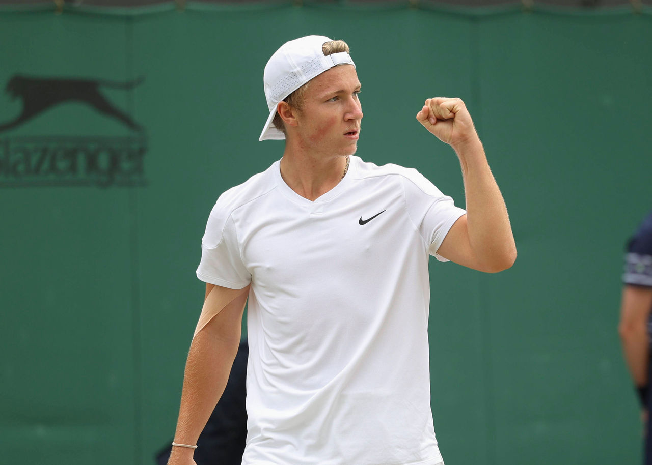 Max Schoenhaus GER macht die Faust und jubelt, Jubel,Freude,Emotion, Jungen Einzel GS *** Max Schoenhaus GER makes a fist and cheers, cheers,joy,emotion, boys singles GS Copyright: xJuergenxHasenkopfx