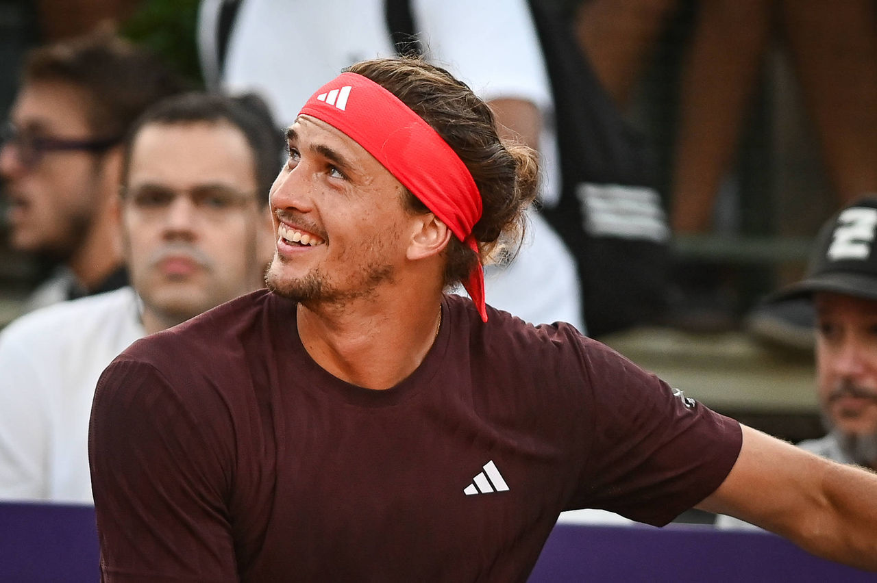 Argentina Open Tenis ATP, Tennis Herren Germany s Alexander Zverev reacts during an Argentina Open ATP round of 16 tennis match at Guillermo Vilas Stadium in Buenos Aires, Argentina, on February 12, 2025. Buenos Aires Argentina PUBLICATIONxNOTxINxFRA Copyright: xGabrielxSotelox originalFilename:sotelo-notitle250212_npLO9.jpg